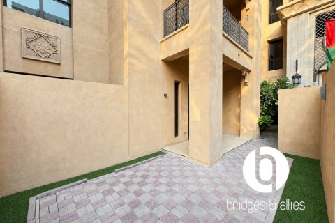 Apartment in Old Town, Dubai 1 bedroom, 126 sq.m. № 123442 - photo 2