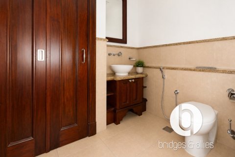 Apartment in Old Town, Dubai 1 bedroom, 126 sq.m. № 123442 - photo 14