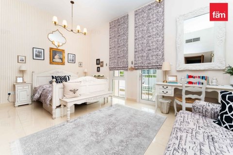 Купить виллу в Дубае: 5 спален, 770.9м², № 118521 - фото 2