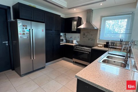Villa in Al Furjan, Dubai 4 bedrooms, 610.1 sq.m. № 58184 - photo 12