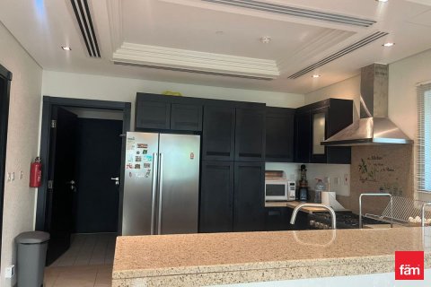 Villa in Al Furjan, Dubai 4 bedrooms, 610.1 sq.m. № 58184 - photo 11