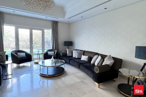 Villa in Al Furjan, Dubai 4 bedrooms, 610.1 sq.m. № 58184 - photo 19
