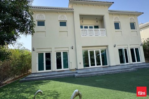 Villa in Al Furjan, Dubai 4 bedrooms, 610.1 sq.m. № 58184 - photo 1