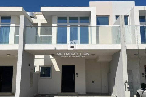 Купить таунхаус в DAMAC Hills (Akoya by DAMAC), Дубай: 3 спальни, 155м², № 73485 - фото 1