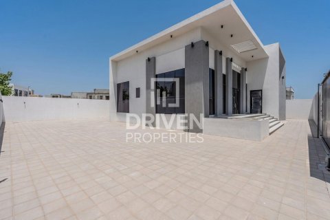 Villa in Nad Al Sheba 1, Nadd Al Sheba, Dubai 3 bedrooms, 250.84 sq.m. № 127879 - photo 2