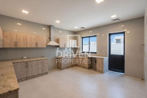 Villa in Nad Al Sheba 1, Nadd Al Sheba, Dubai 3 bedrooms, 250.84 sq.m. № 127879 - photo 3