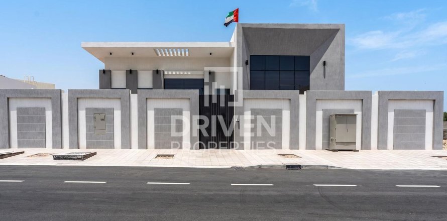 Villa in Nad Al Sheba 1, Nadd Al Sheba, Dubai 3 bedrooms, 250.84 sq.m. № 127879