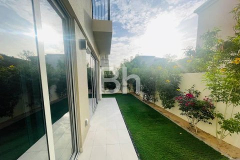 Villa en Arabian Ranches 2, Dubai, 4 dormitorios, 240 m², № 21992 - foto 2