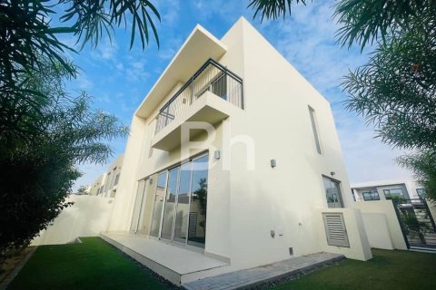 Villa en Arabian Ranches 2, Dubai, 4 dormitorios, 240 m², № 21992 - foto 1