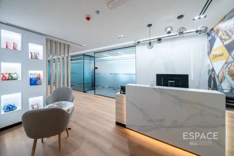 Oficina en Jumeirah Lake Towers, Dubai, 162 m², № 62284 - foto 1