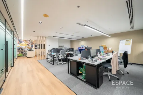 Oficina en Jumeirah Lake Towers, Dubai, 162 m², № 62284 - foto 3