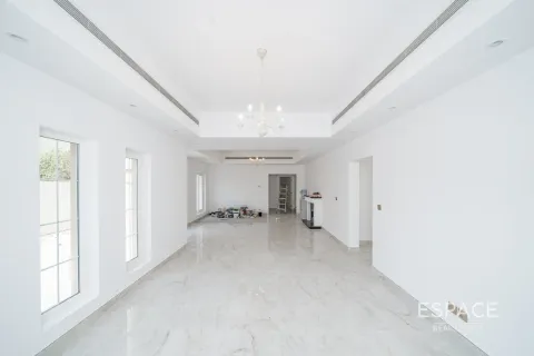 Снять в аренду виллу в Арабиан Ранчес, Дубай: 5 спален, 476м², № 62286 - фото 3
