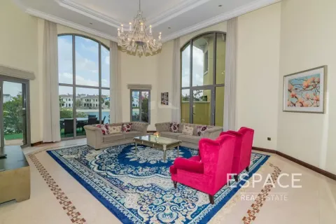 Villa in Palm Jumeirah, Dubai 4 bedrooms, 465 sq.m. № 62312 - photo 2