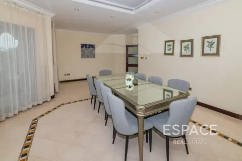 Villa in Palm Jumeirah, Dubai 4 bedrooms, 465 sq.m. № 62312 - photo 3