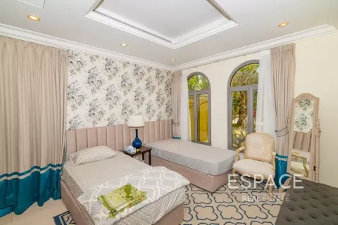 Villa in Palm Jumeirah, Dubai 4 bedrooms, 465 sq.m. № 62312 - photo 8