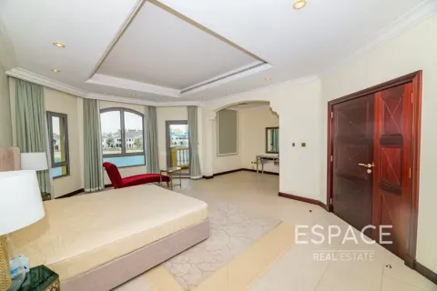 Villa in Palm Jumeirah, Dubai 4 bedrooms, 465 sq.m. № 62312 - photo 6