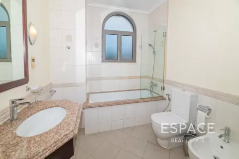 Villa in Palm Jumeirah, Dubai 4 bedrooms, 465 sq.m. № 62312 - photo 10
