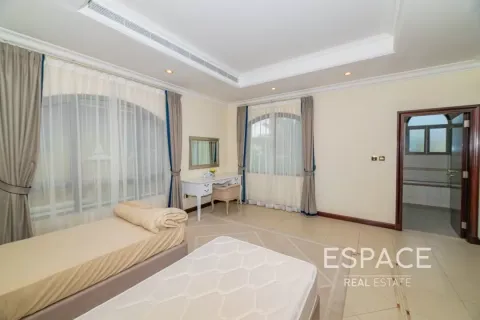 Villa in Palm Jumeirah, Dubai 4 bedrooms, 465 sq.m. № 62312 - photo 9