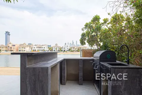 Villa in Palm Jumeirah, Dubai 6 bedrooms, 650 sq.m. № 62313 - photo 20