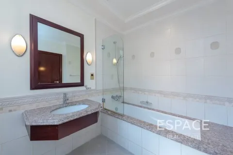 Villa in Palm Jumeirah, Dubai 4 bedrooms, 465 sq.m. № 62314 - photo 6