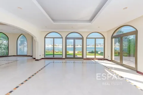 Villa in Palm Jumeirah, Dubai 4 bedrooms, 465 sq.m. № 62314 - photo 2