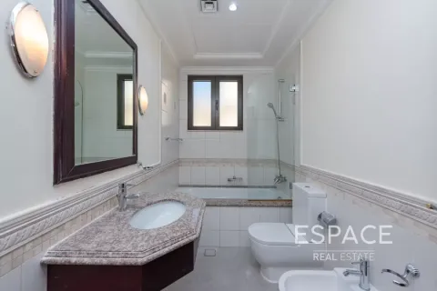 Villa in Palm Jumeirah, Dubai 4 bedrooms, 465 sq.m. № 62314 - photo 15