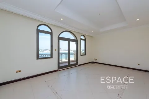 Villa in Palm Jumeirah, Dubai 4 bedrooms, 465 sq.m. № 62314 - photo 5