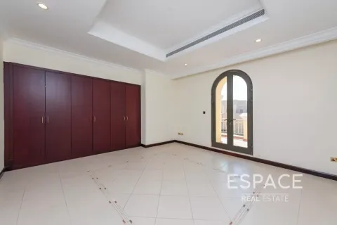 Villa in Palm Jumeirah, Dubai 4 bedrooms, 465 sq.m. № 62314 - photo 14