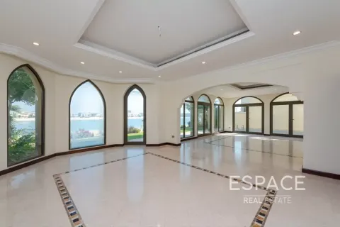 Villa in Palm Jumeirah, Dubai 4 bedrooms, 465 sq.m. № 62314 - photo 12