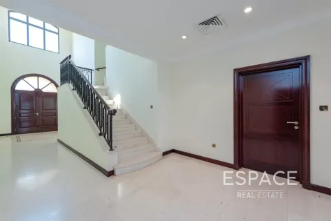 Villa in Palm Jumeirah, Dubai 4 bedrooms, 465 sq.m. № 62314 - photo 8