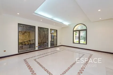 Villa in Palm Jumeirah, Dubai 4 bedrooms, 465 sq.m. № 62314 - photo 7