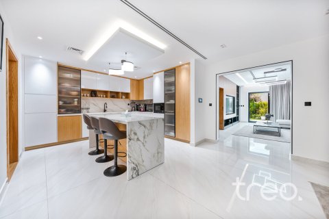 Villa en Arabian Ranches, Dubai, 6 dormitorios, 480.49 m², № 123505 - foto 10