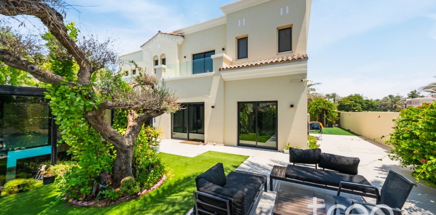 Villa en Arabian Ranches, Dubai, 6 dormitorios, 480.49 m², № 123505