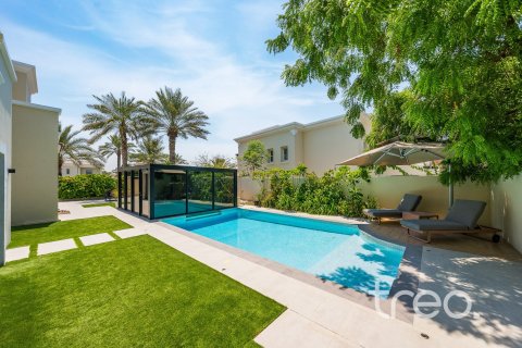 Villa en Arabian Ranches, Dubai, 6 dormitorios, 480.49 m², № 123505 - foto 2