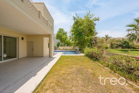 Villa in Meadows, Dubai 4 bedrooms, 385.27 sq.m. № 123499 - photo 10