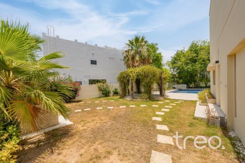 Villa in Meadows, Dubai 4 bedrooms, 385.27 sq.m. № 123499 - photo 11
