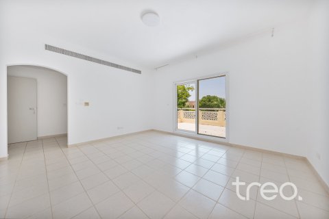 Villa in Meadows, Dubai 4 bedrooms, 385.27 sq.m. № 123499 - photo 12