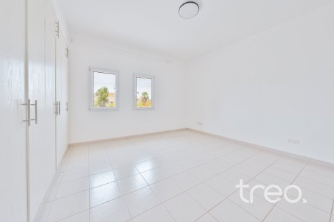 Villa in Meadows, Dubai 4 bedrooms, 385.27 sq.m. № 123499 - photo 15