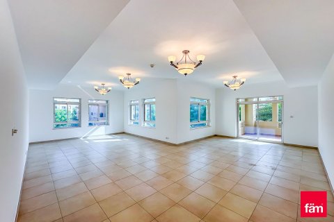 Снять в аренду квартиру в Дубае: 3 спальни, 255м², № 64372 - фото 8