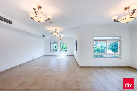 Снять в аренду квартиру в Дубае: 3 спальни, 255м², № 64372 - фото 23