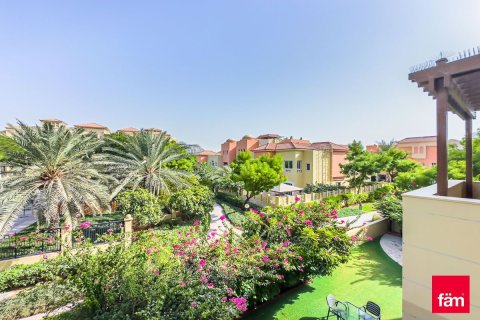 Снять в аренду квартиру в Дубае: 3 спальни, 255м², № 64372 - фото 2