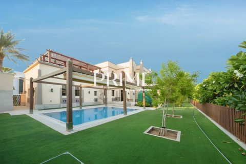 Villa en Palm Jumeirah, Dubai, 5 dormitorios, 1245 m², № 21714 - foto 1