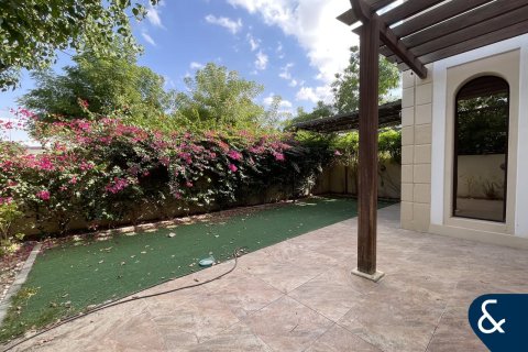 Снять в аренду виллу в Мудоне, Дубай: 4 спальни, 297м², № 91485 - фото 2