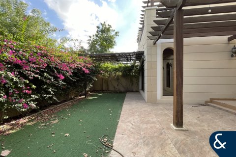 Снять в аренду виллу в Мудоне, Дубай: 4 спальни, 297м², № 91485 - фото 10