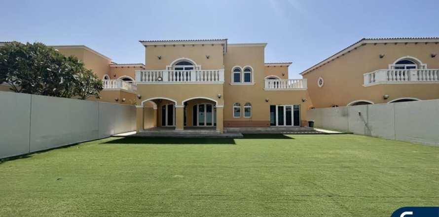 Villa en Jumeirah Park, Dubai, 5 dormitorios, 750 m², № 91474