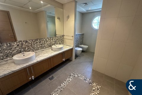 Villa en Jumeirah Park, Dubai, 5 dormitorios, 750 m², № 91474 - foto 12