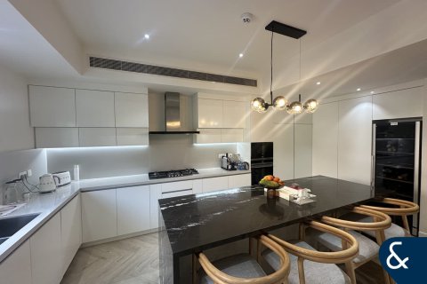 Villa en Arabian Ranches, Dubai, 5 dormitorios, 409 m², № 91476 - foto 3