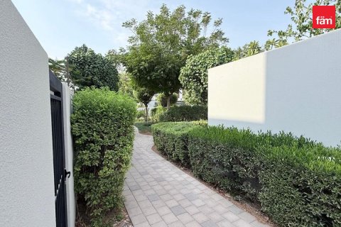 Villa in Dubai 3 bedrooms, 160.6 sq.m. № 134892 - photo 4