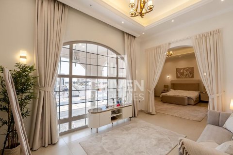 Villa in Nadd Al Sheba, Dubai 5 bedrooms, 3399.97 sq.m. № 136648 - photo 18