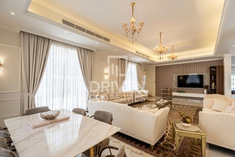 Villa in Nadd Al Sheba, Dubai 5 bedrooms, 3399.97 sq.m. № 136648 - photo 4
